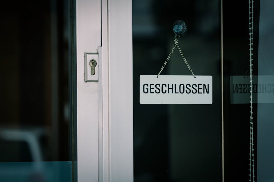 A close-up view of a 'Geschlossen' sign hanging on a door, indicating closure.