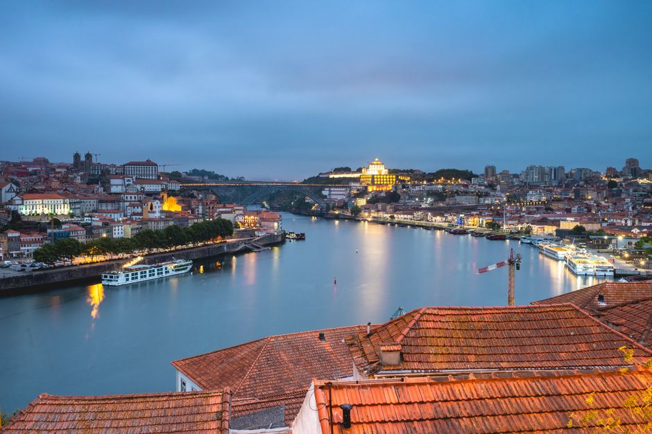 Porto on Foot: Riverside Streets and Hillside Views