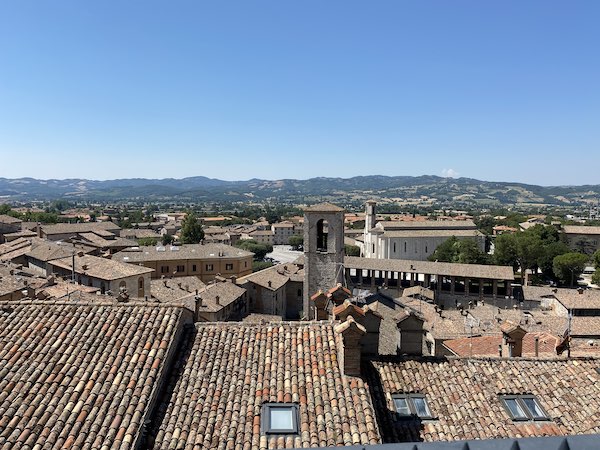 Gubbio with kids: the unique town in Umbria you’ll love